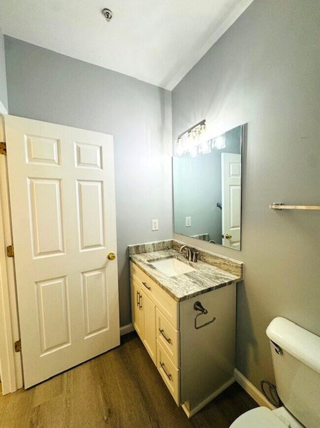 Building Photo - CORNERSTONE ~ RENOVATED CONDO ~ 2 BED, 2 B...