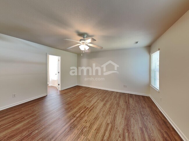 Building Photo - 10815 Pointer Ridge Dr