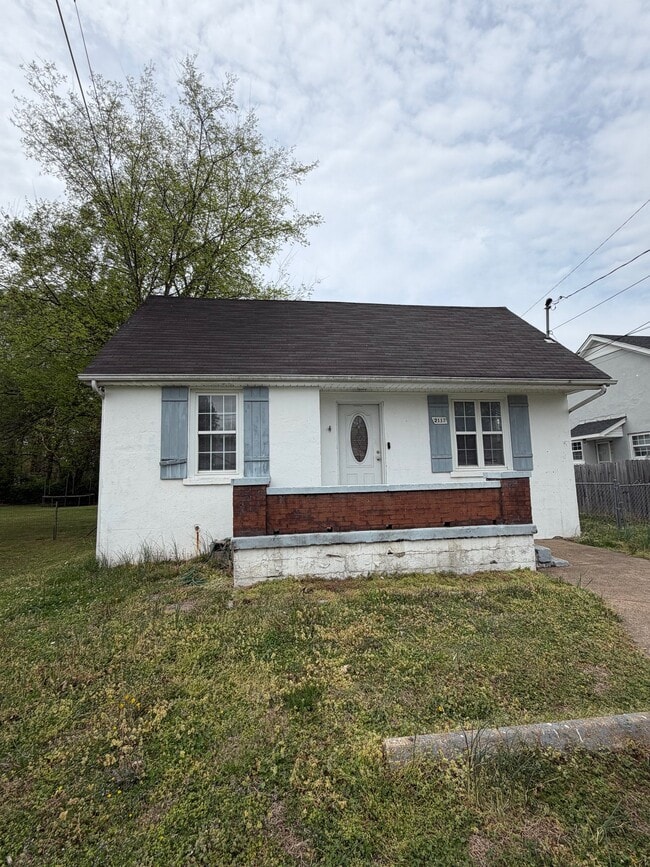 Building Photo - 2112 Denham Ave