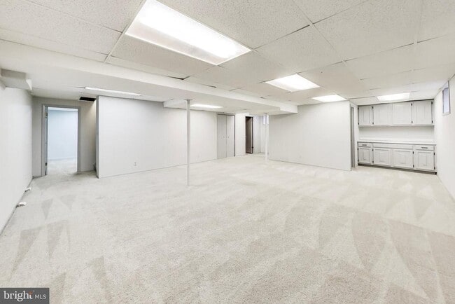 Building Photo - 1718 Crestview Dr