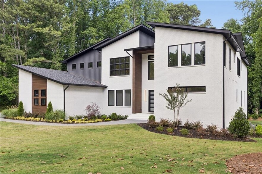 Building Photo - 1000 Clementstone Dr NE