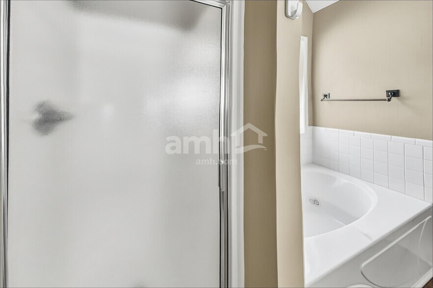 Building Photo - 3713 Kendra Ct N