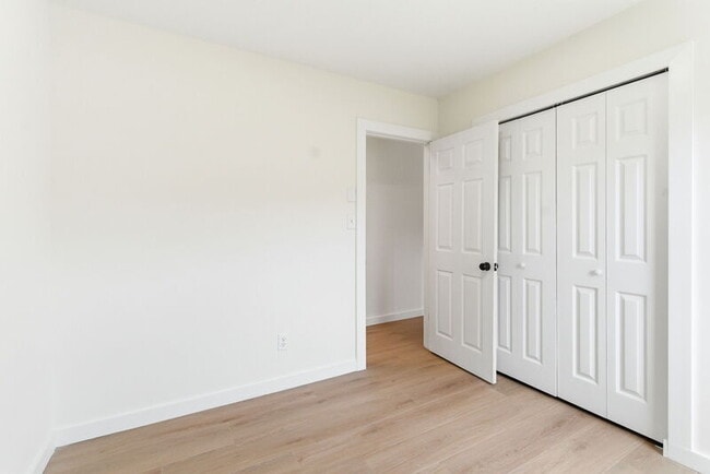 Building Photo - 159 Hazel Dr