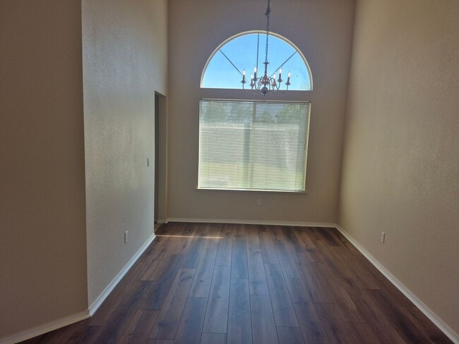 Building Photo - Adorable 3 bedroom 2.5 bath home