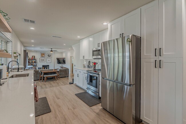 Building Photo - 2163 S Las Flores