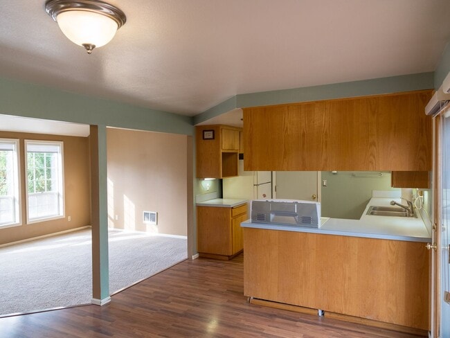 Building Photo - great location, new exterior and interior painting