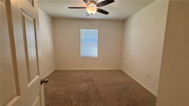 Building Photo - 1650 Quaker Ln