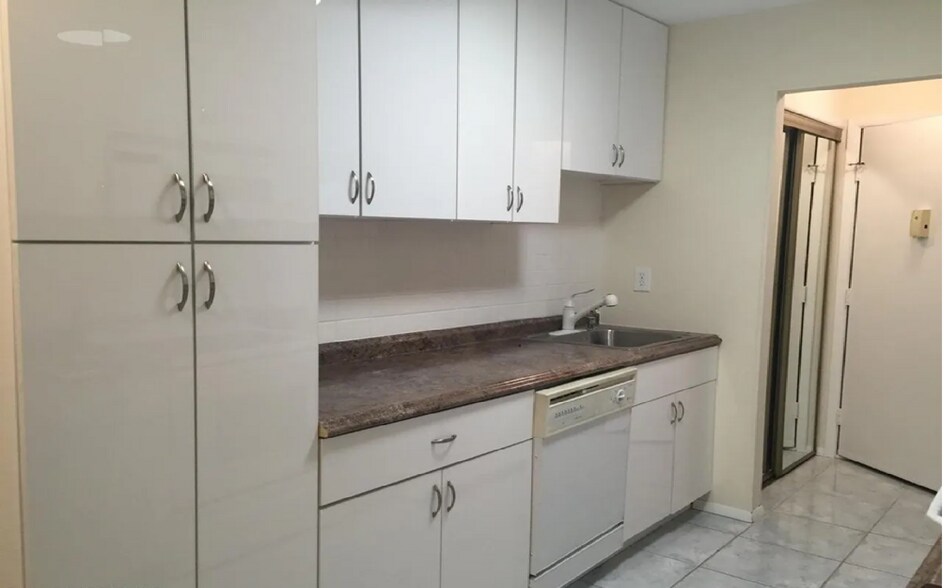 Building Photo - 84 Amberly Dr