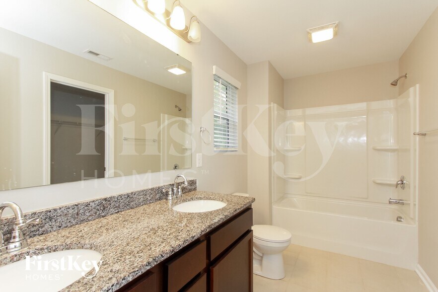 Building Photo - 3927 Tersk Dr