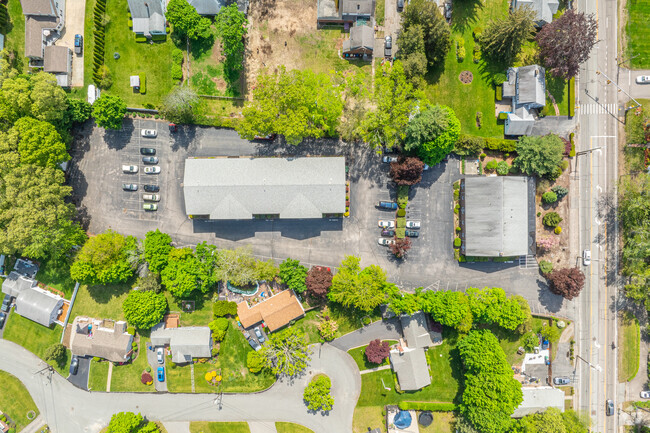 875 Main Ave Warwick, RI 02886-1956 - Midland Manor Apartments