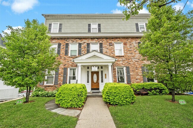 Primary Photo - 56 S Highland Ave