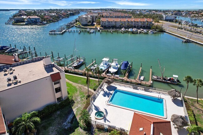 Building Photo - Gorgeous Updated Tierra Verde Annual Unfurnished Waterfront Condo 2/2 w/Garage