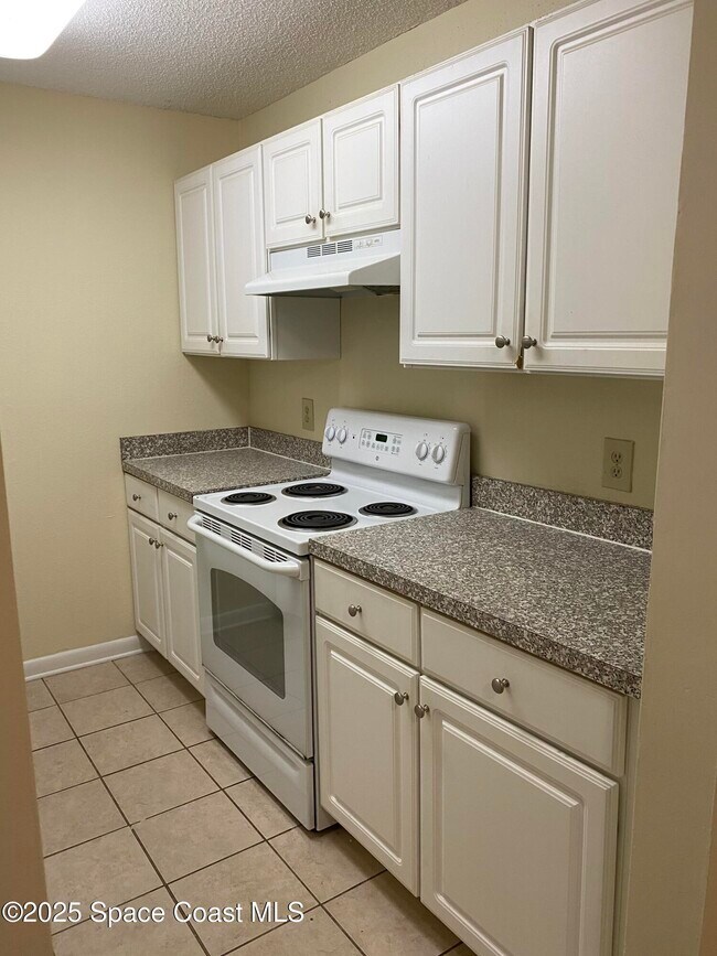 Building Photo - 3550 Sable Palm Ln