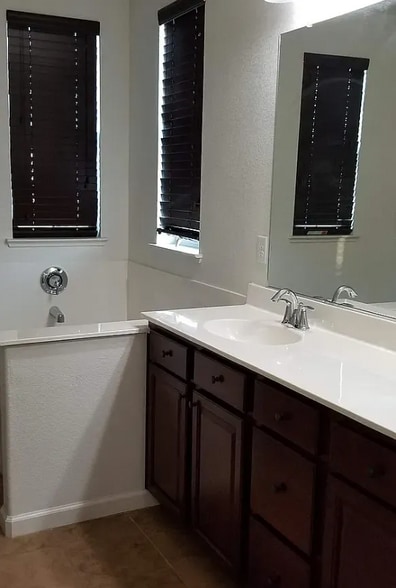 Building Photo - 88 Sluice Way