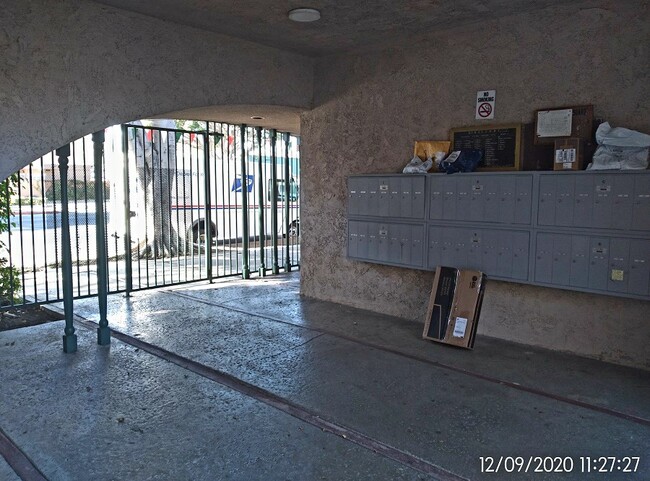 Building Photo - 4455 Overland Ave