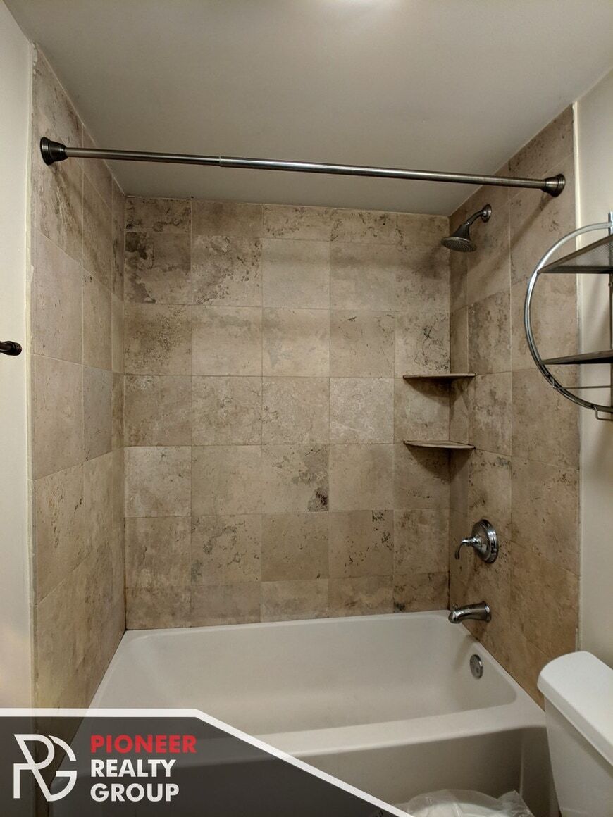 Building Photo - 630 W Wrightwood