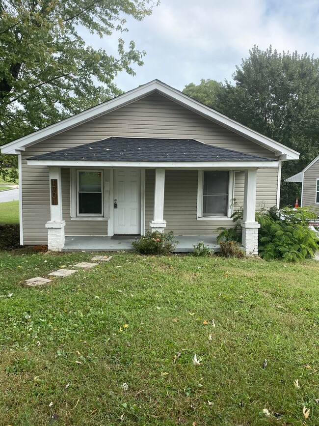 Primary Photo - 2Bed/1Bath