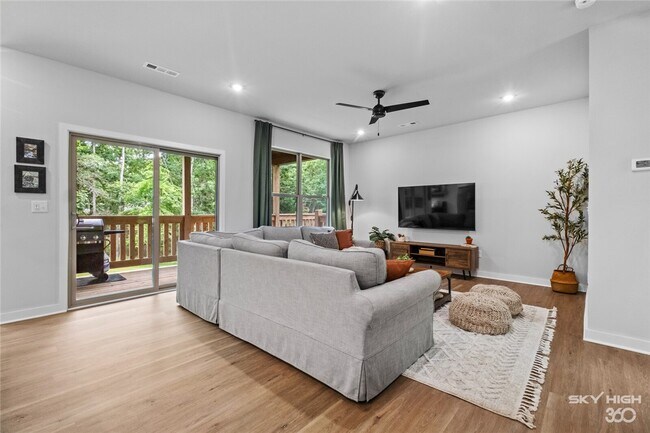 Building Photo - 3 Kilham Ln