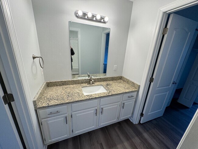 Building Photo - 230 Chesna Dr