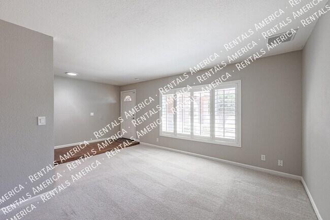 Building Photo - 1360 W Esplanade St