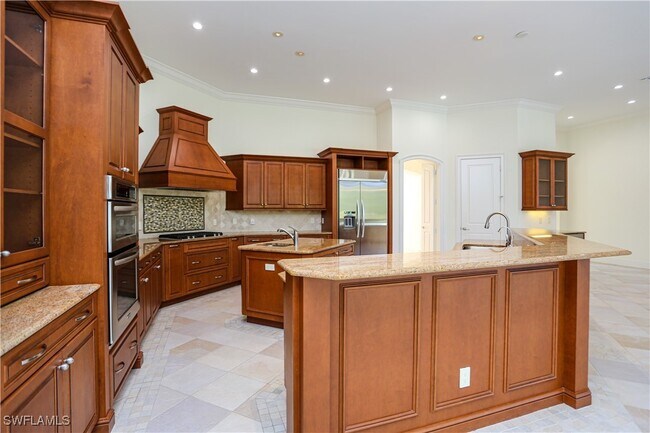 Building Photo - 823 Cassena Rd