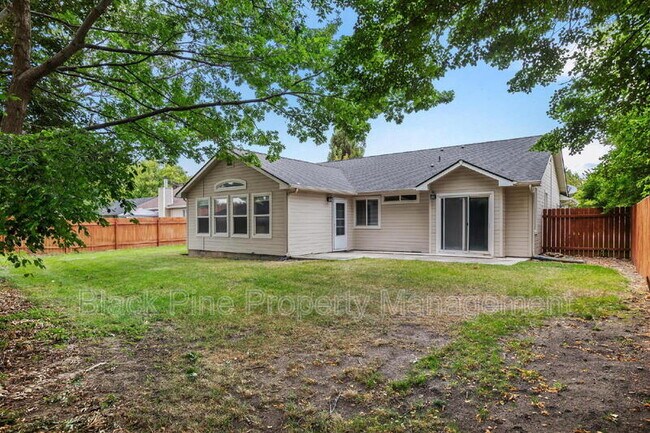 Building Photo - 543 W Bosanka Dr