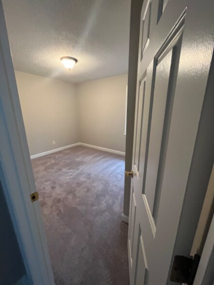 Building Photo - 404 Brookfield Cir