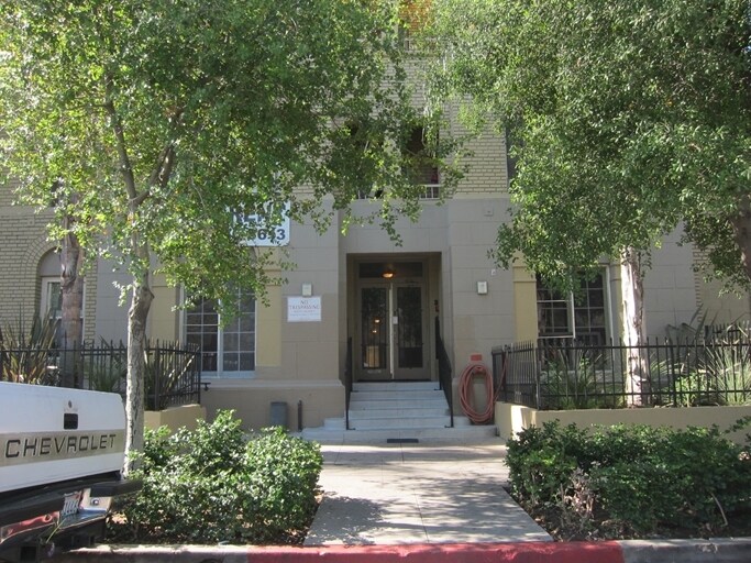 Building Photo - Elk Villas...Newly Remodeled Gorgeous Apar...
