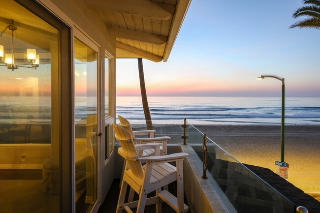 Building Photo - 2949 Ocean Front Walk