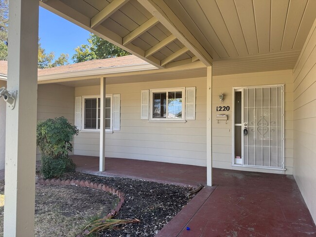 Building Photo - 1220 W Benjamin Holt Dr