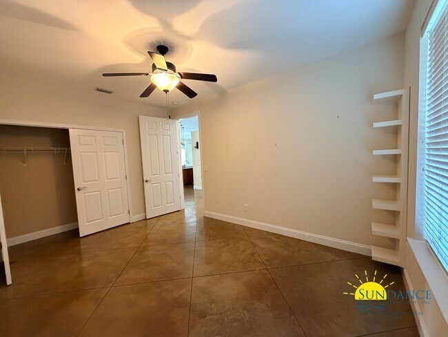 Building Photo - 249 Beachview Dr NE