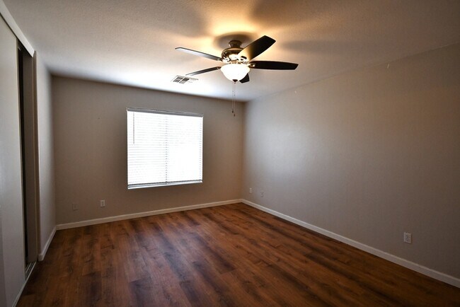 Building Photo - 3 Bed 2 Bath Single Level Home in Johnson Ranch! $1800 per month Plus fees