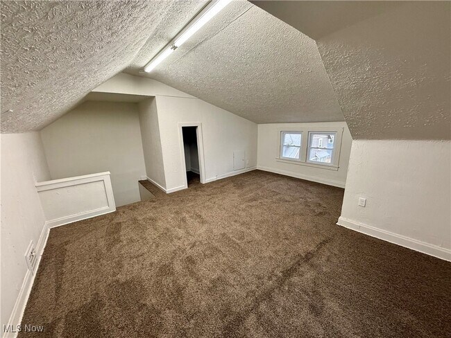 Building Photo - 846 Lee Dr