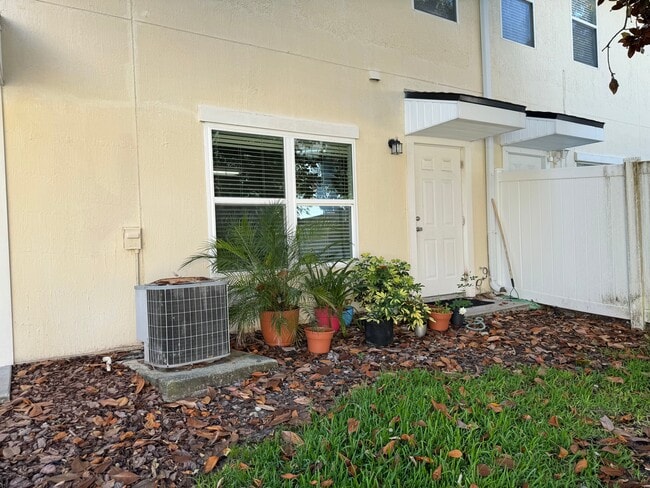 Building Photo - 865 Southern Creek Dr