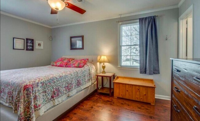 Building Photo - Easy walk to Vanderbilt University