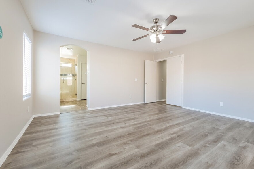 Building Photo - 3834 E Longhorn Dr