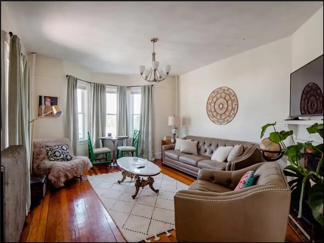 Building Photo - 14 Carleton St