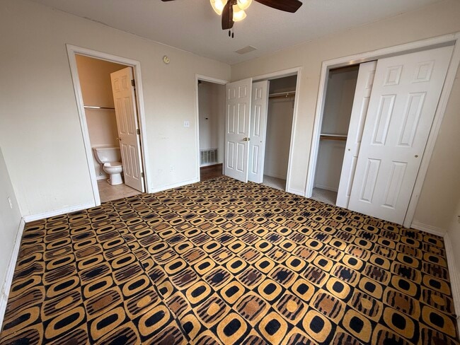 Building Photo - 422 Lasalle Pl