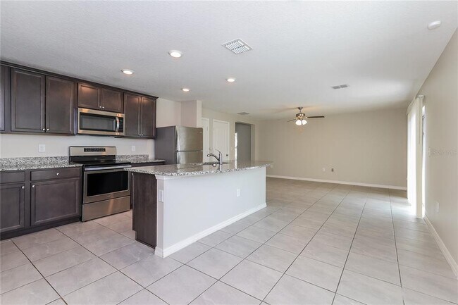 Building Photo - 216 Fig Ct
