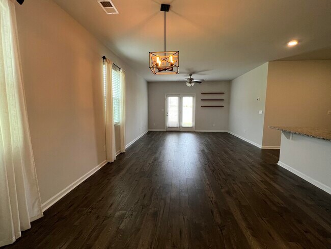Building Photo - 6120 Beadlow St