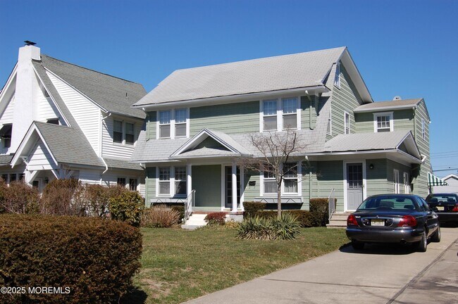 Building Photo - 206 Howell Ave