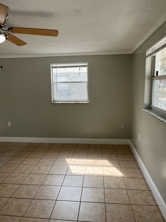 Building Photo - For Rent: Charming 1-Bedroom Home in Zephy...