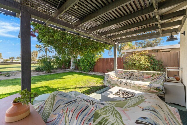 Building Photo - 77590 California Dr