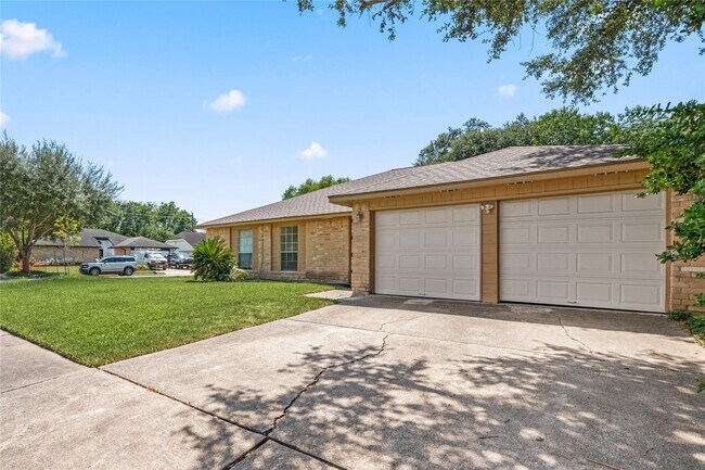 Building Photo - 2603 Hollymist Dr