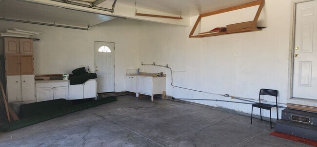 Building Photo - 4236 S Tempe Ct