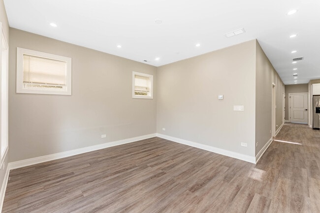 Building Photo - 4937 N Albany Ave