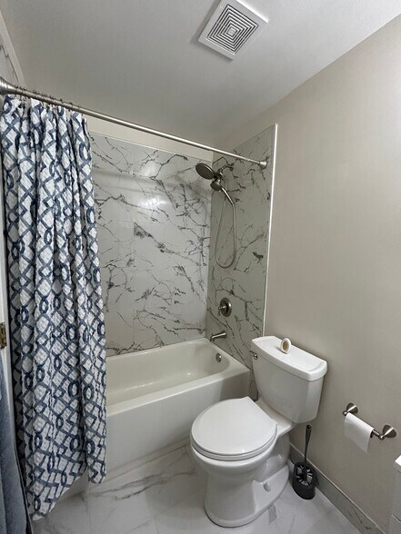 Building Photo - 4003 Eastview Ln