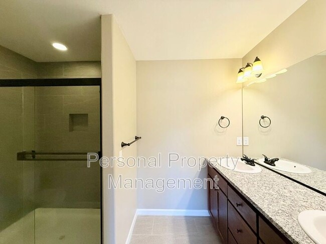 Building Photo - 13016 NE 28th Way