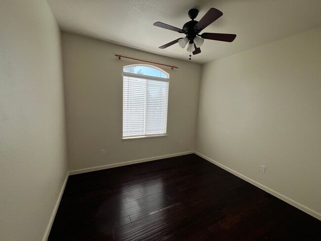 Building Photo - West Davis Four Bedroom Two Story Home ava...