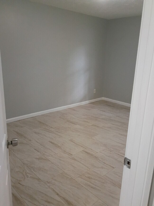 Building Photo - 152 Forest Pl